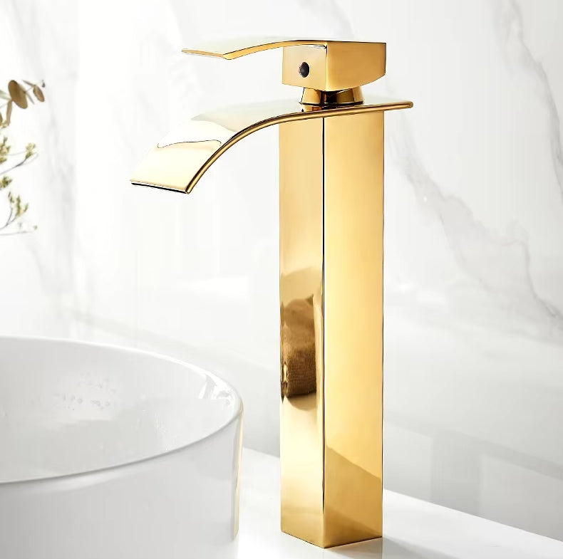 SaniSupreme Bari wastafelkraan opbouw hoog model brede uitloop goud glans