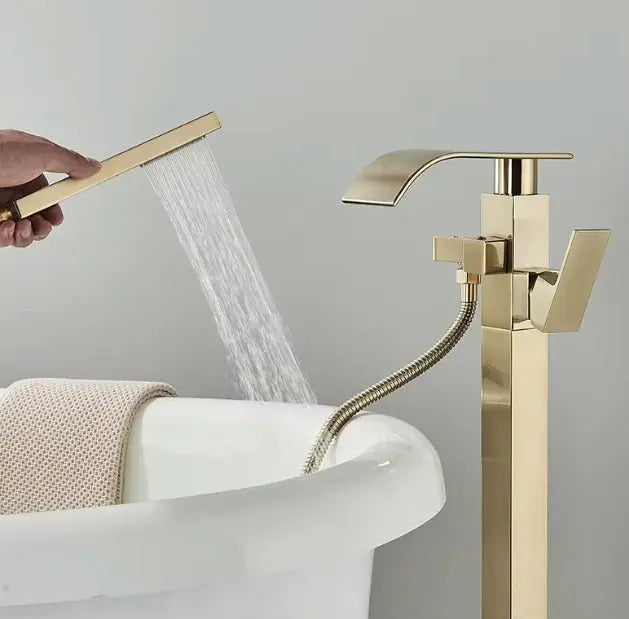 SaniSupreme® Badkraan Luca vrijstaand model met handdouche goud geborsteld