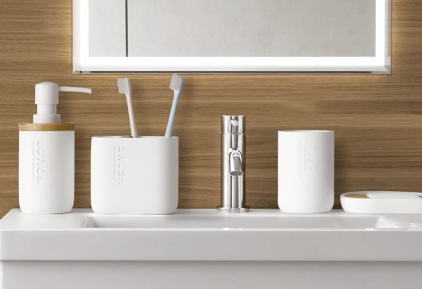 SaniSupreme Toilet/ Badkamerset 4 Delig- Toiletaccessoires Set -Zeeppompje -Tandenborstelhouder -Zeepschaal -Beker- Wit