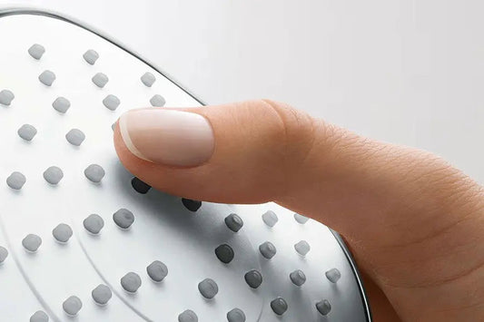 Regendouchekop verstopt? Zo ontstop en ontkalk je snel en makkelijk je regendouche