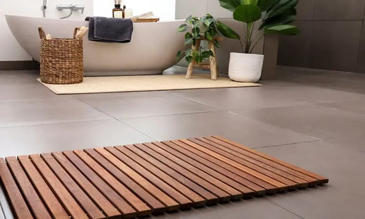 eak badmat in moderne badkamer voor bad