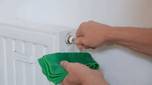 Zo Ontlucht Je Je Verwarming: Snel En Zonder Gedoe - SaniSupreme