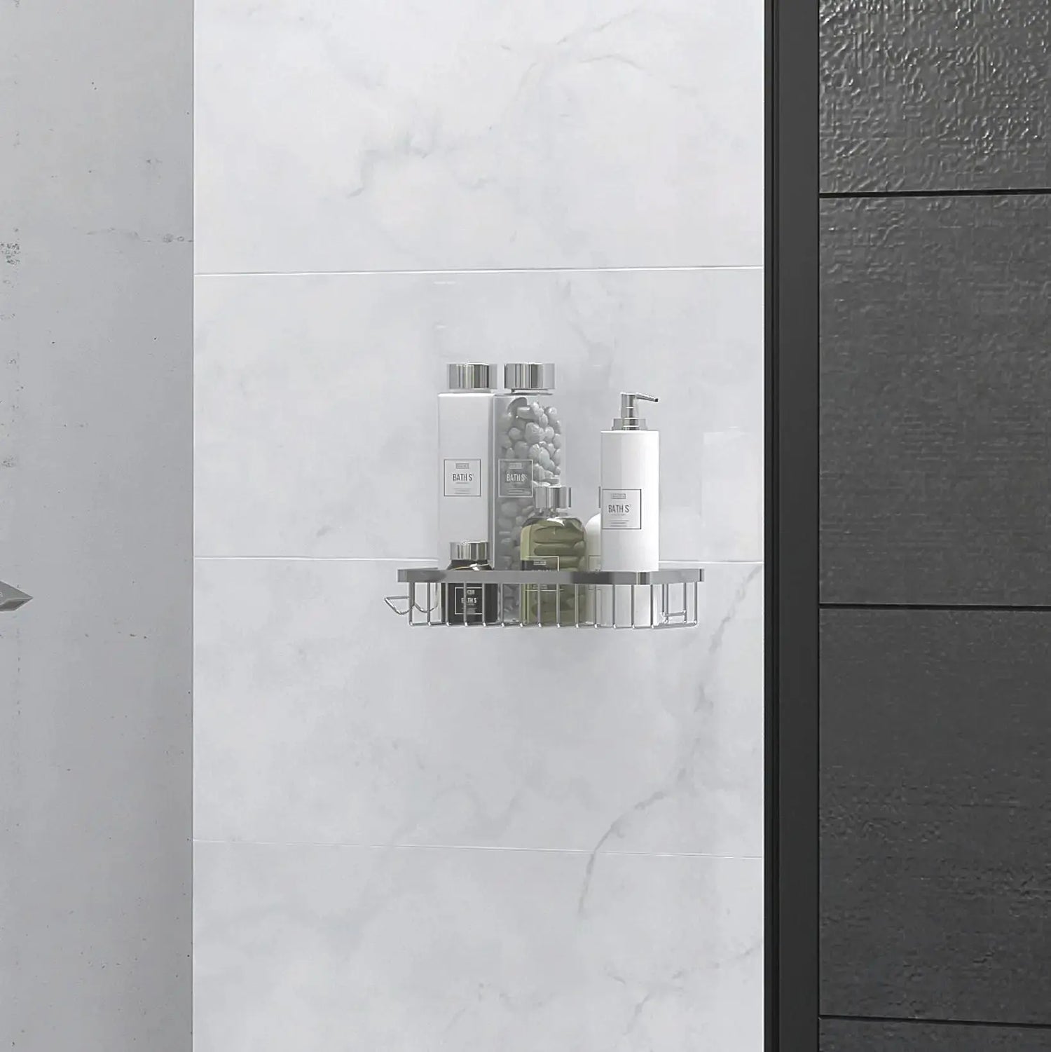 RVS doucherek aan een marmeren douchewand