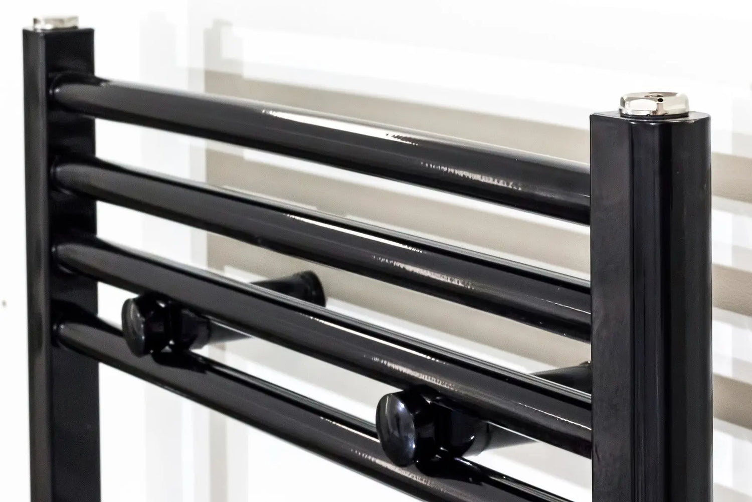 Zwarte badkamer radiator - SaniSupreme