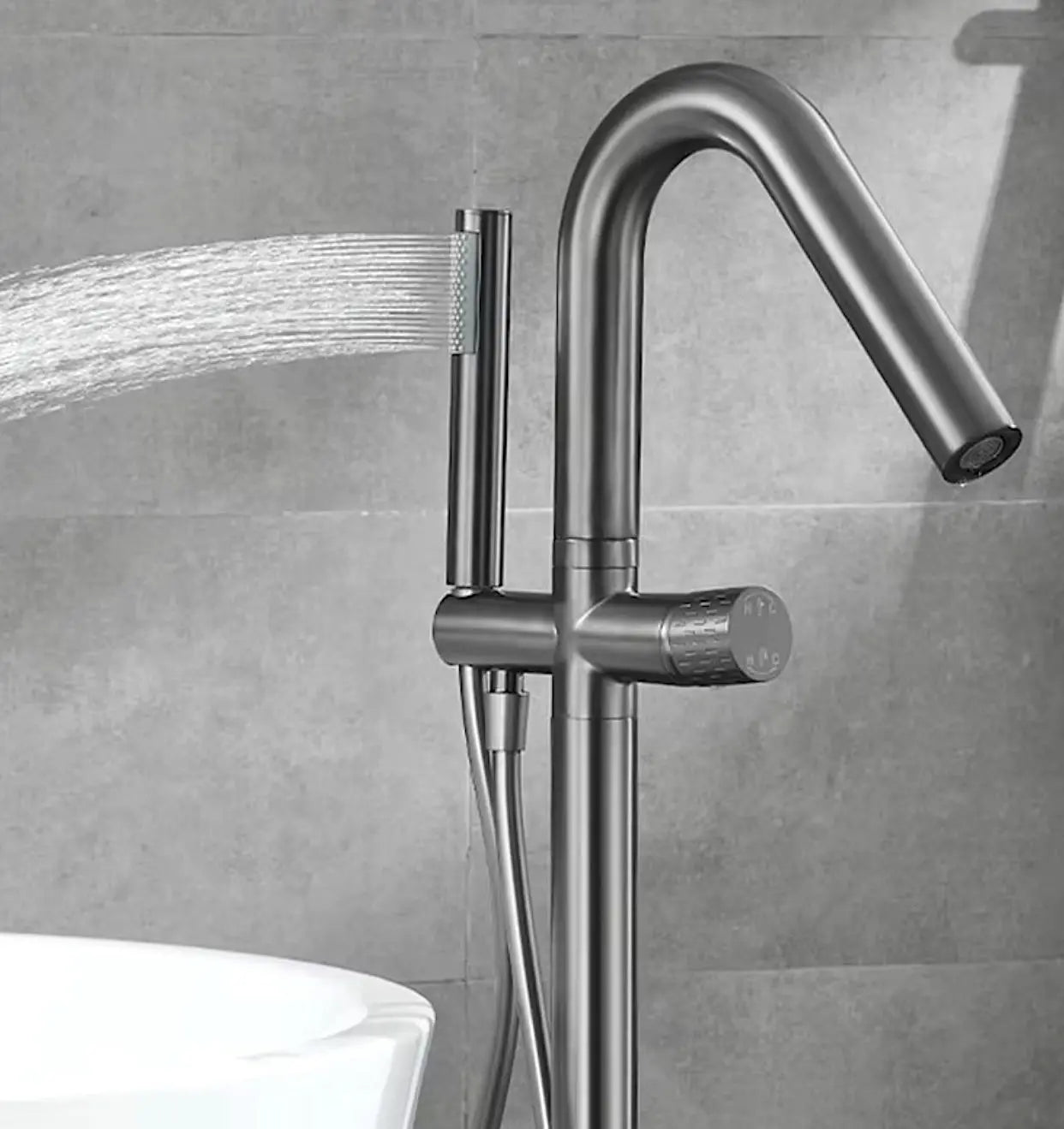 Vrijstaande Badkraan SaniSupreme AquaFlow® met handdouche Gunmetal Sanisupreme