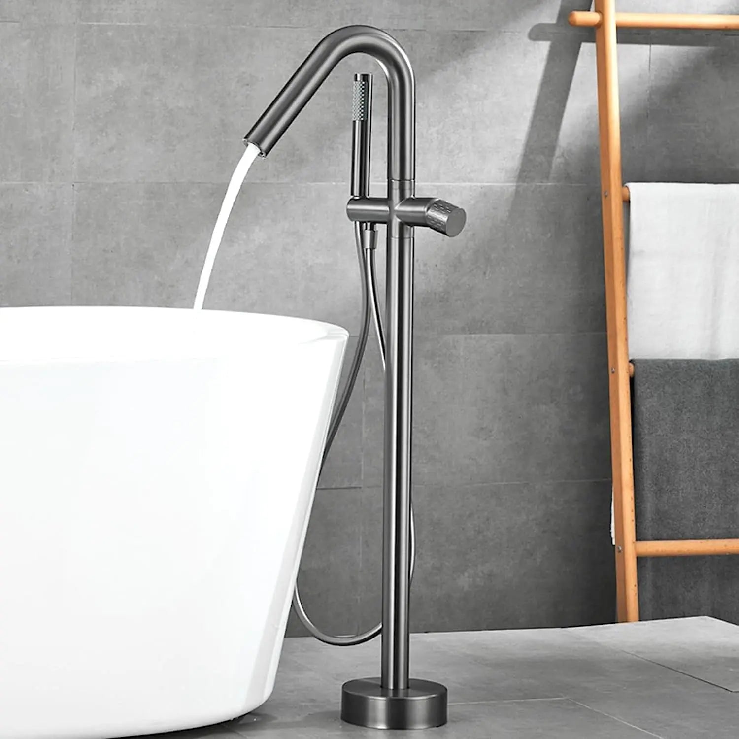 Vrijstaande Badkraan SaniSupreme AquaFlow® met handdouche Gunmetal Sanisupreme
