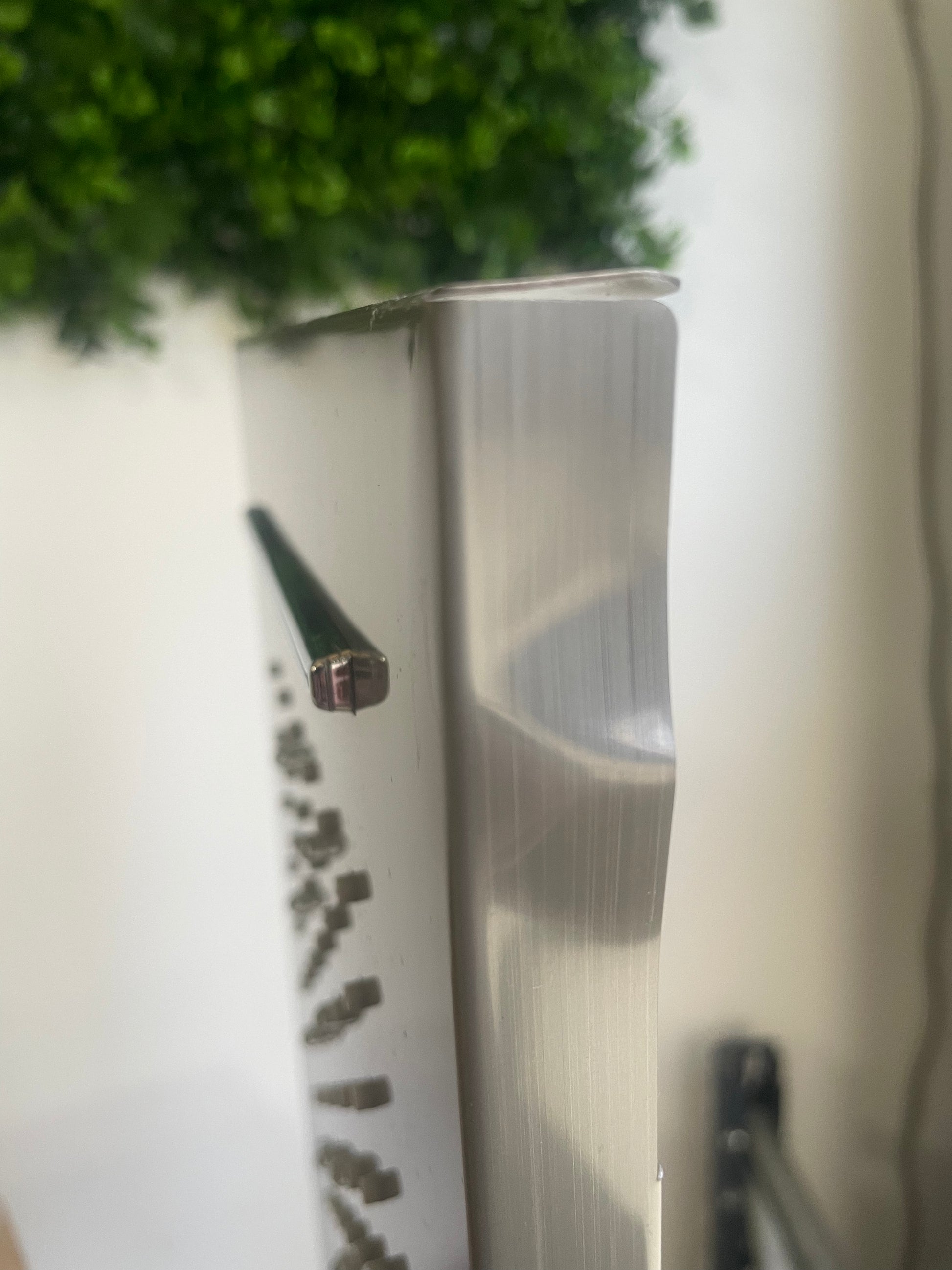 Tweedekans! Douchepaneel Opbouwdouche SaniSupreme® Sicilie met hand- en voetendouche LCD Premium rvs brushed TK1 Sanisupreme