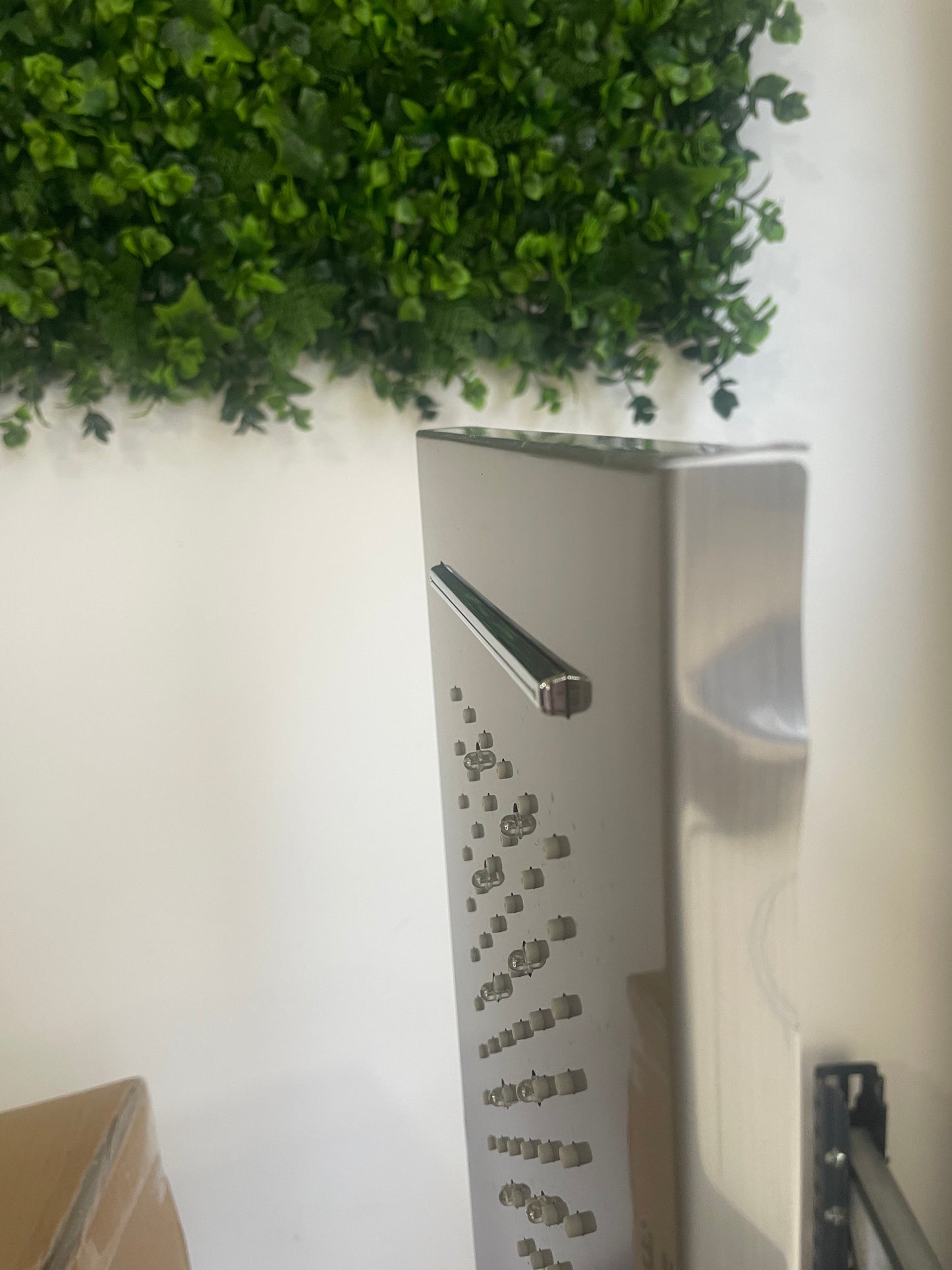 Tweedekans! Douchepaneel Opbouwdouche SaniSupreme® Sicilie met hand- en voetendouche LCD Premium rvs brushed TK1 Sanisupreme