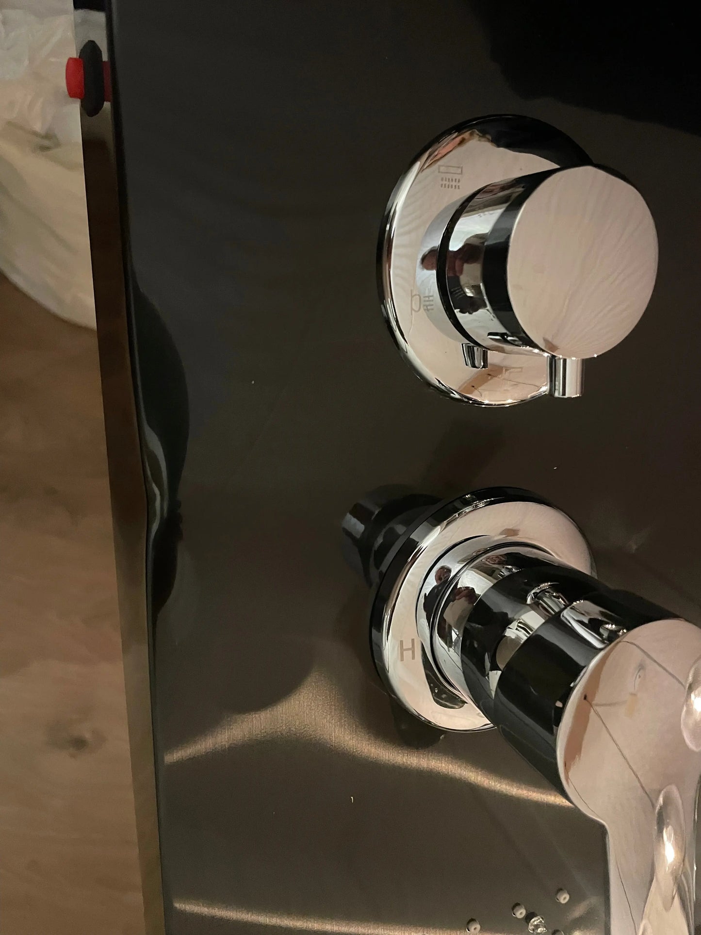 TWEEDEKANS Douchepaneel Regendouche SaniSupreme Catalonia zwart-chroom knoppen TK1 Sanisupreme