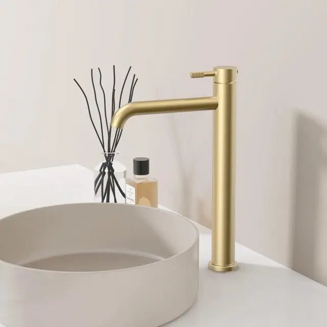 SaniSupreme Wastafelkraan Stria Rib High Geborsteld Goud PVD-coating Cold-start Sanisupreme