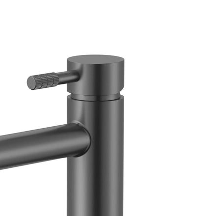 SaniSupreme Wastafelkraan Stria Rib Gunmetal PVD-coating Cold-start Sanisupreme