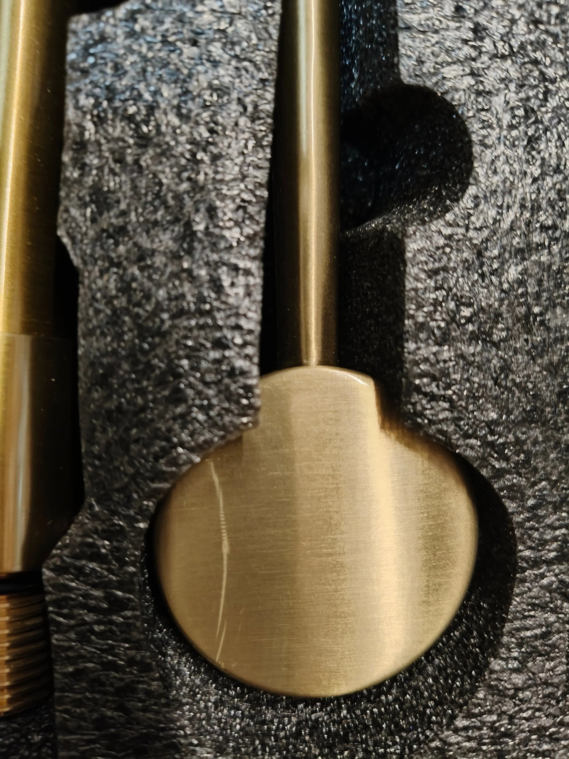 TWEEDEKANS 1 KRAS OP DRAAIKNOP Sanisupreme Palermo Premium Wastafel kraan inbouw 21 cm. met bedieningshandel goud geborsteld Sanisupreme