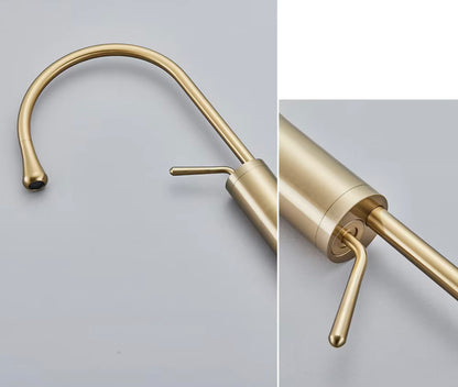 SaniSupreme AquaSoft wastafelkraan opbouw laag model gebogen uitloop geborsteld goud