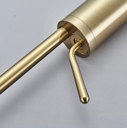 SaniSupreme AquaSoft wastafelkraan opbouw laag model gebogen uitloop geborsteld goud