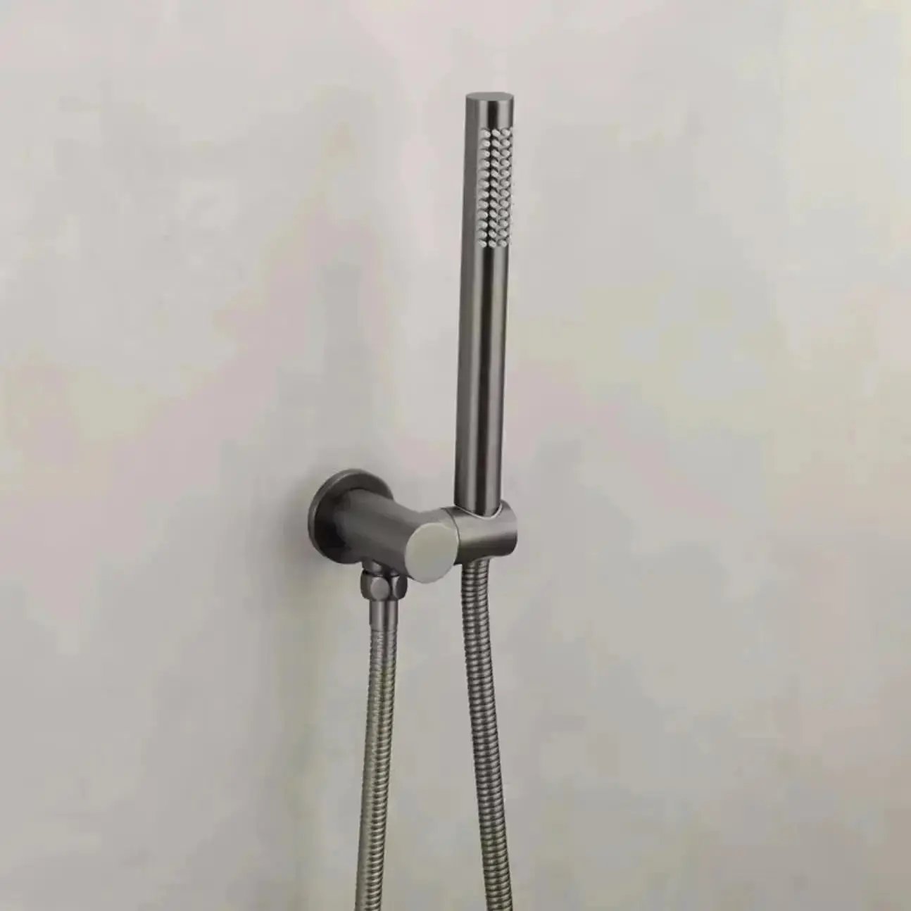 SaniSupreme Brasil handdoucheset recht rond RVS luxe messing gunmetal Sanisupreme