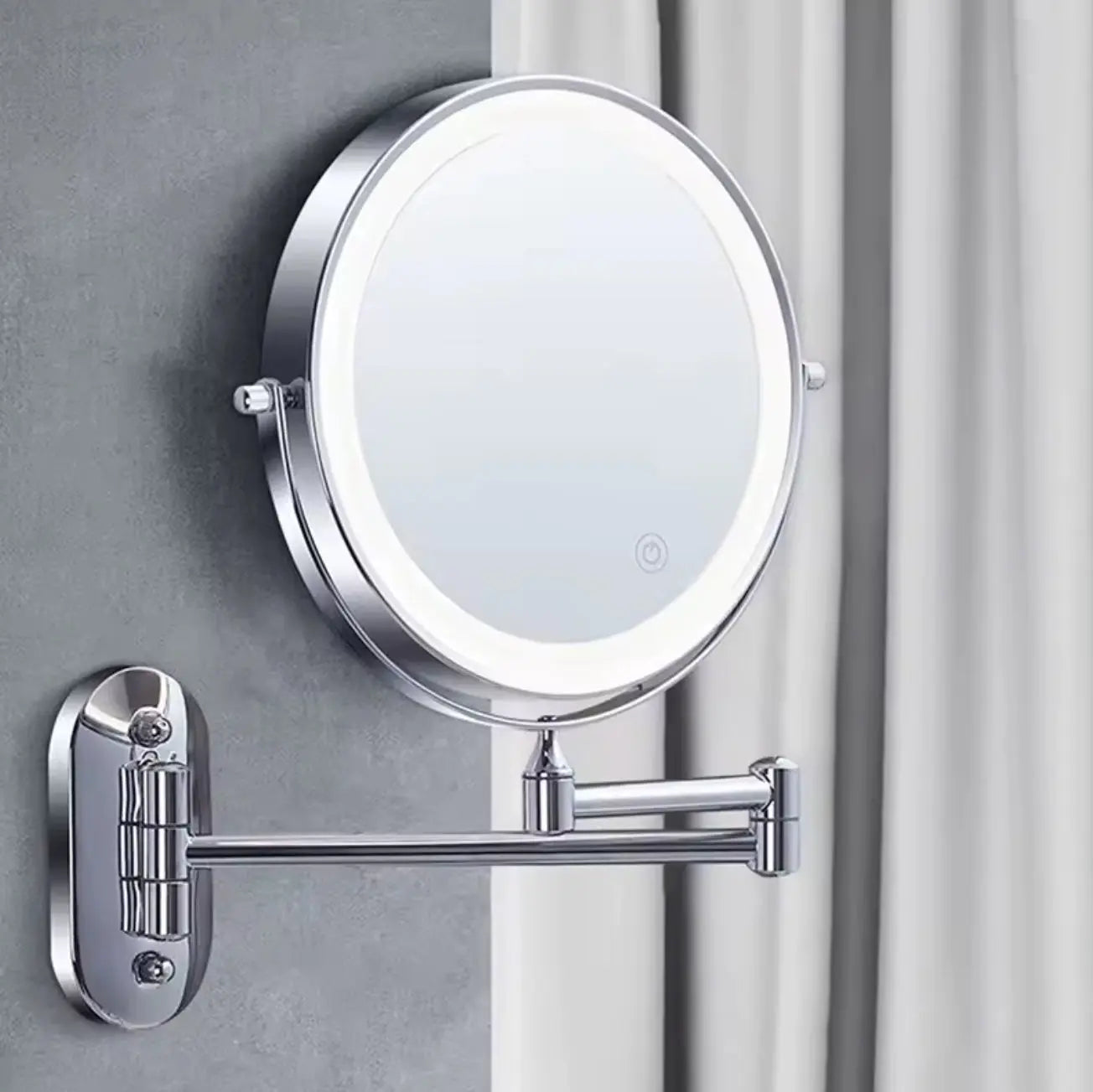 Make-up en Scheerspiegel SaniSupreme Bari Ø17cm LED Verlichting USB 3x Vergroting Chroom Sanisupreme