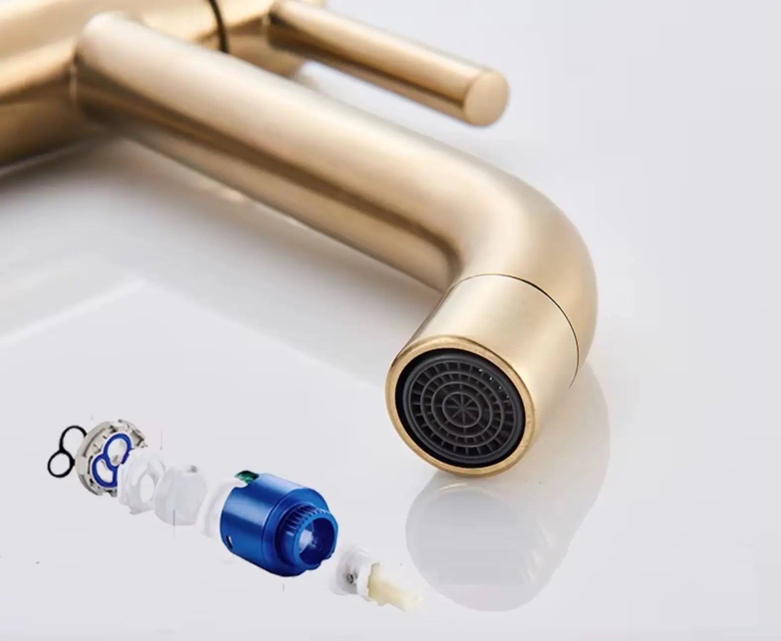 SaniSupreme Allicante wastafel kraan opbouw hoog model gebogen uitloop Goud Brushed