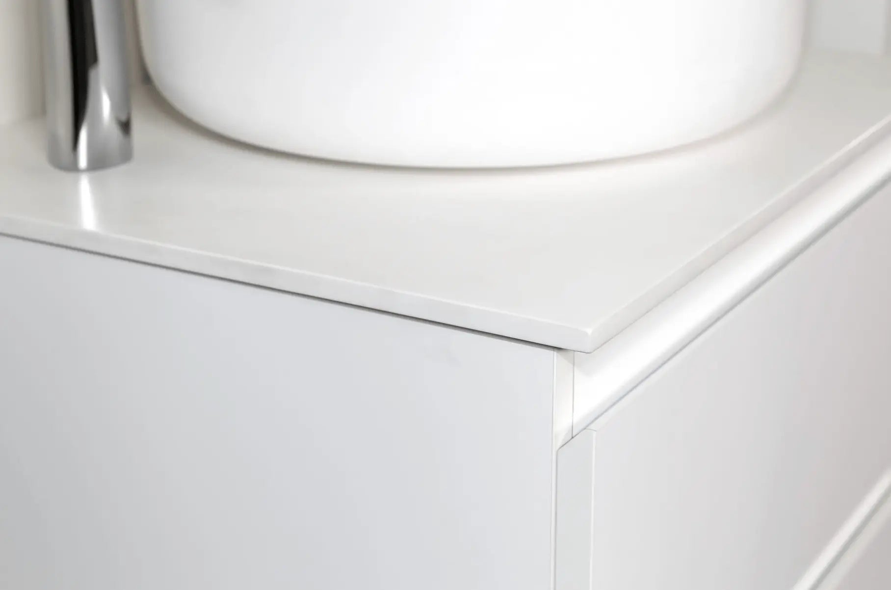 SaniSupreme® Aloni Badmeubel Sally 60cm mat Wit keramische wastafel wit