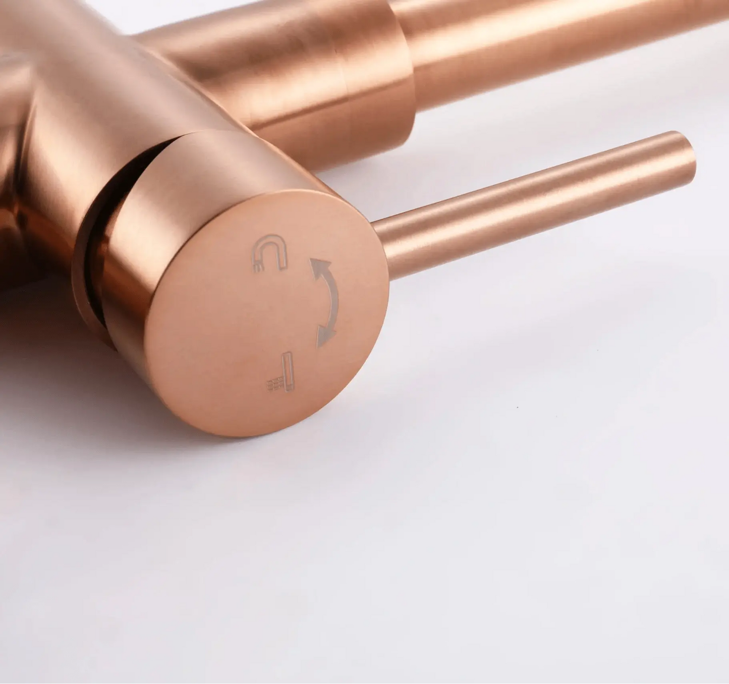 SaniSupreme Badkraan AquaVario® Copper vrijstaand model met handdouche geborsteld koper