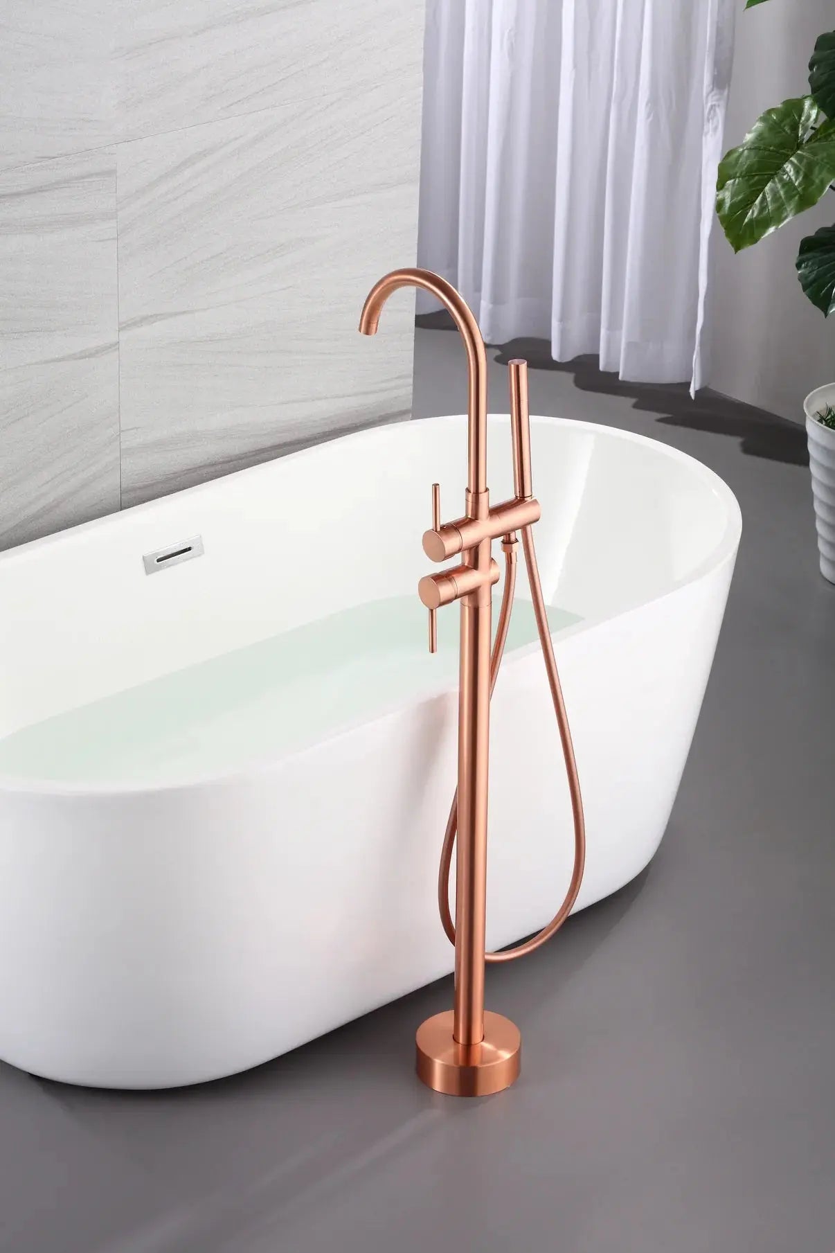 SaniSupreme Badkraan AquaVario® Copper vrijstaand model met handdouche geborsteld koper