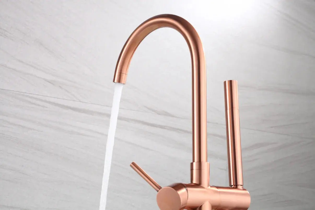 SaniSupreme Badkraan AquaVario® Copper vrijstaand model met handdouche geborsteld koper
