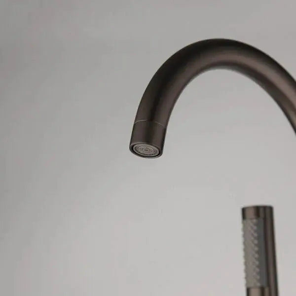 SaniSupreme Badkraan AquaVario® Gunmetal vrijstaand model met handdouche Gunmetal