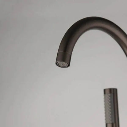 SaniSupreme Badkraan AquaVario® Gunmetal vrijstaand model met handdouche Gunmetal