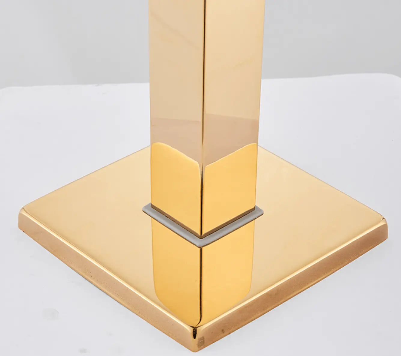 SaniSupreme® Badkraan Bocchi vrijstaand model met handdouche goud glans