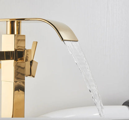 SaniSupreme® Badkraan Luca vrijstaand model met handdouche goud glans