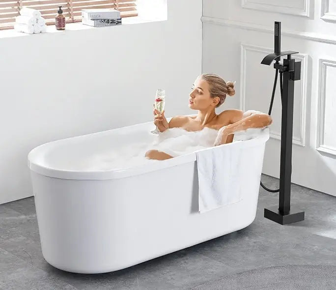 SaniSupreme® Badkraan Luca vrijstaand model met handdouche mat zwart