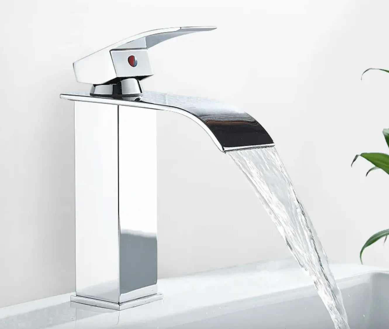 SaniSupreme Bari wastafelkraan opbouw laag model brede uitloop chroom