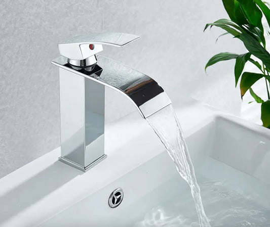 SaniSupreme Bari wastafelkraan opbouw laag model brede uitloop chroom