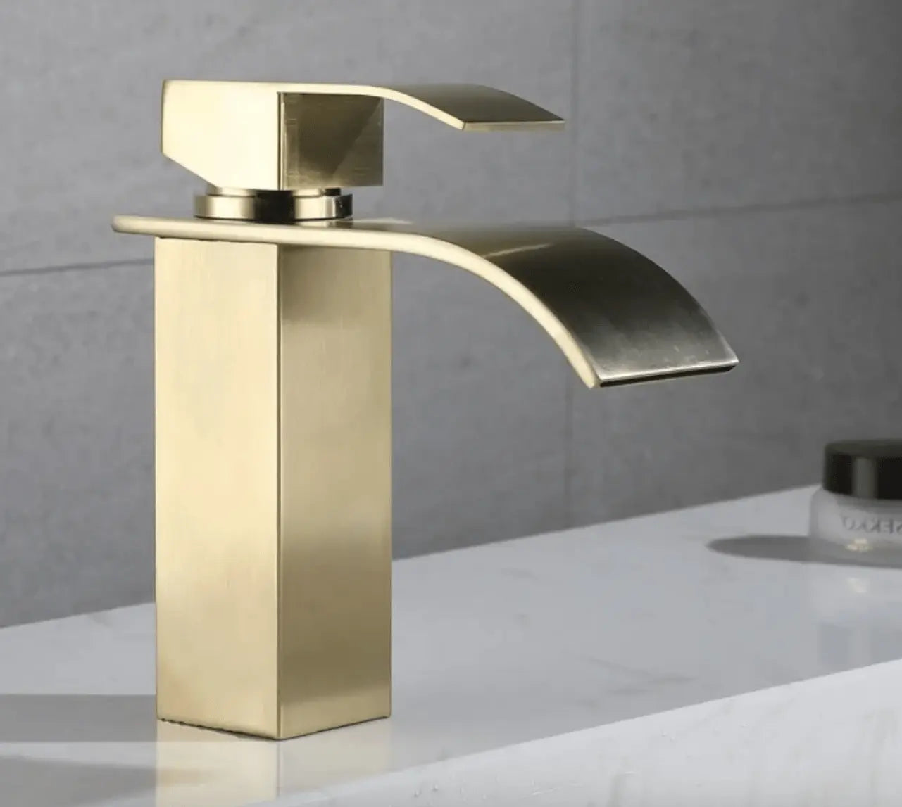 SaniSupreme Bari wastafelkraan opbouw laag model brede uitloop Goud Brushed