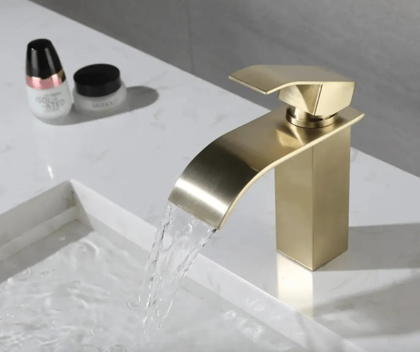 SaniSupreme Bari wastafelkraan opbouw laag model brede uitloop Goud Brushed