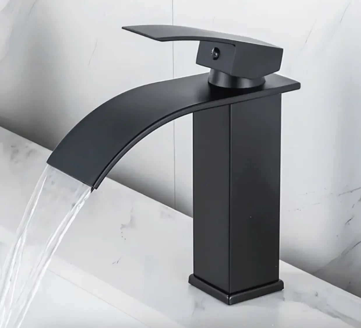 SaniSupreme Bari wastafelkraan opbouw laag model brede uitloop mat zwart