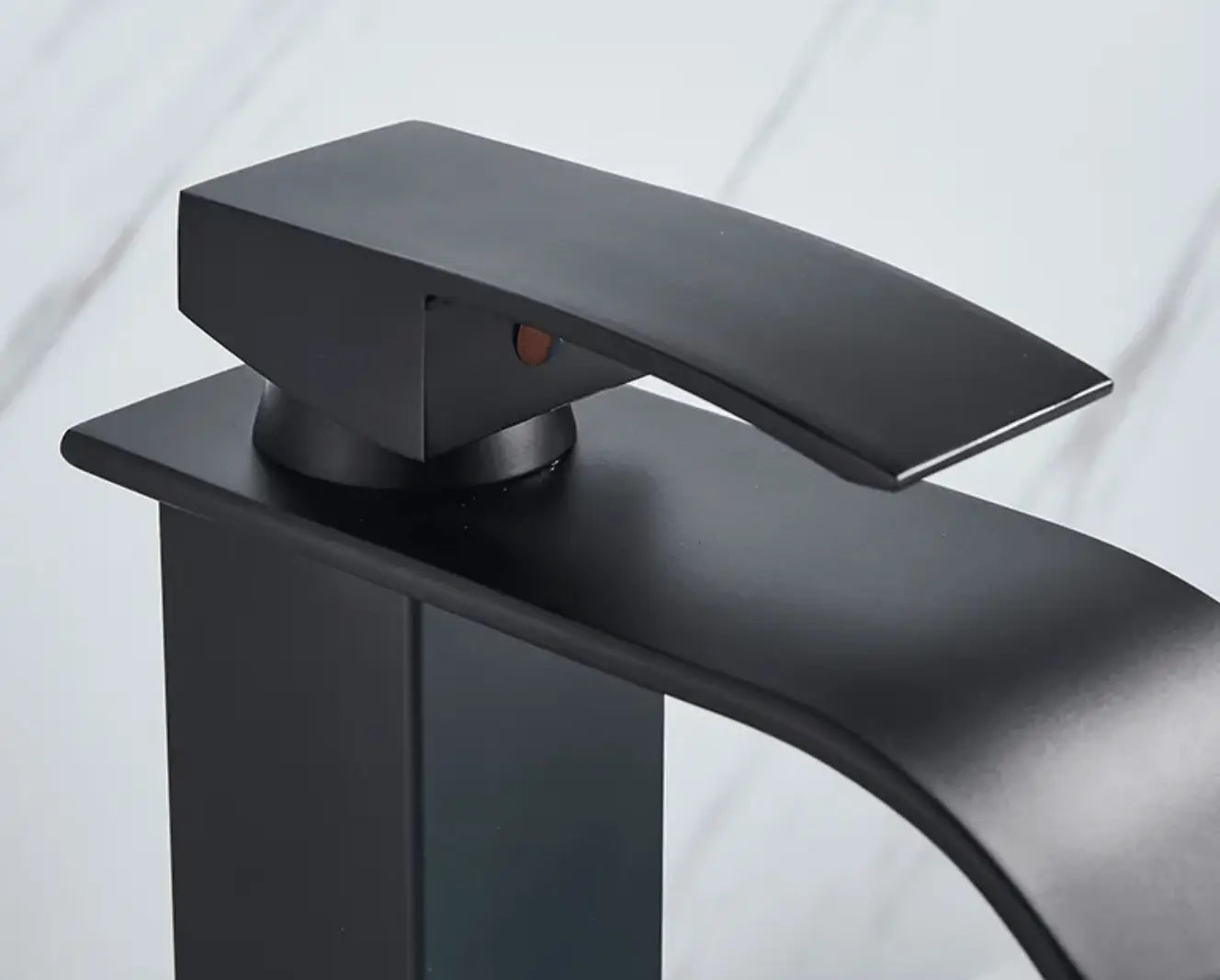 SaniSupreme Bari wastafelkraan opbouw laag model brede uitloop mat zwart