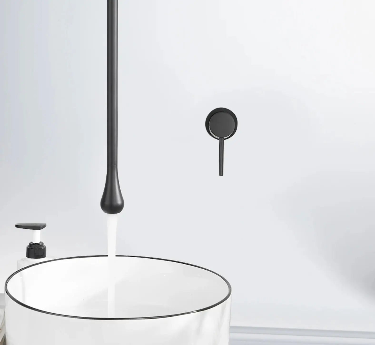 Sanisupreme Biarritz Classico Premium Wastafelkraan zwevend plafond - inbouw met wandbediening mat zwart