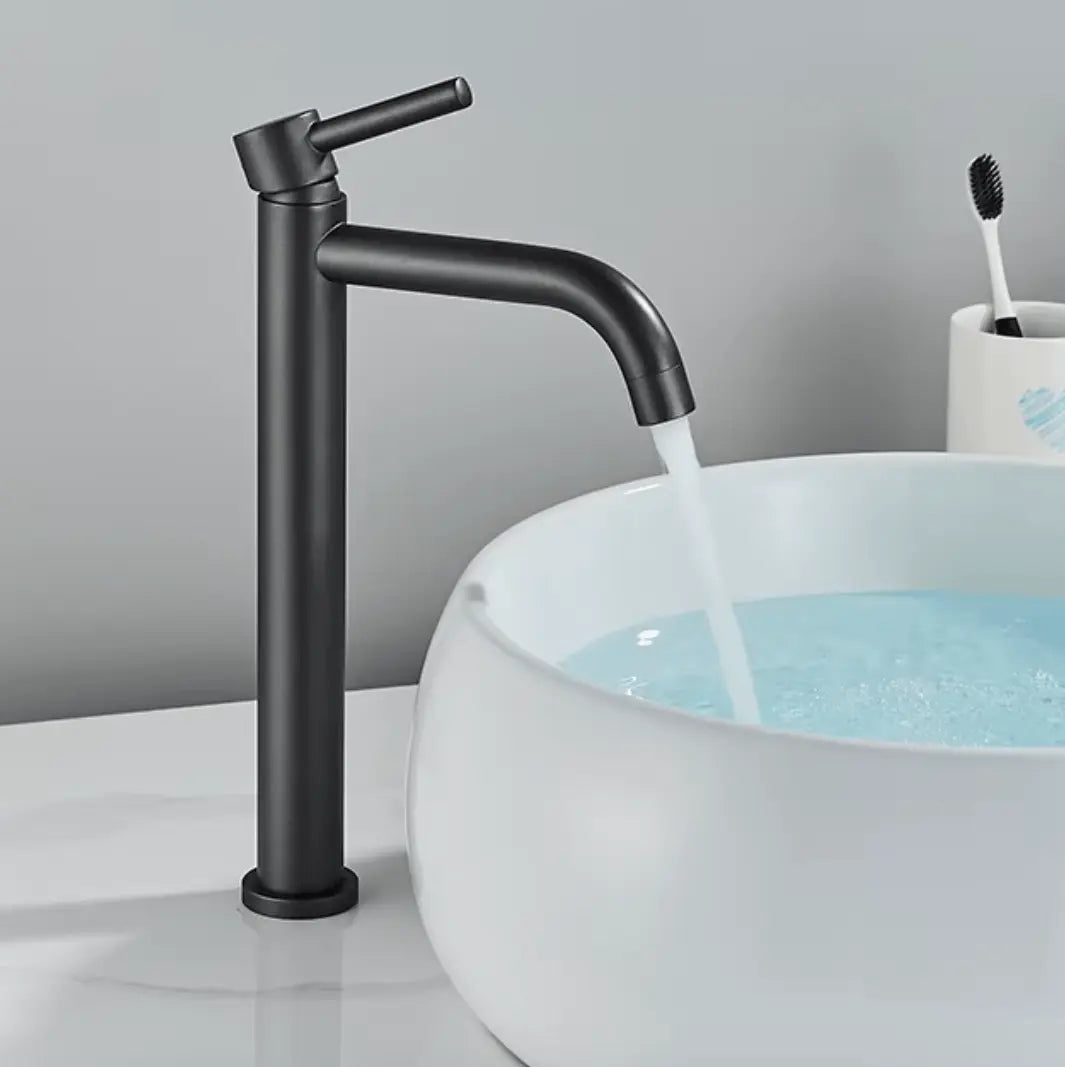 SaniSupreme Idora keramische wastafel kraan opbouw hoog model gebogen uitloop Gunmetal