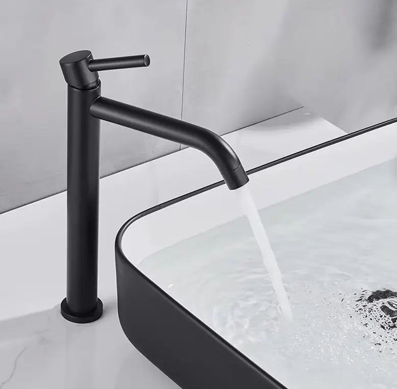 SaniSupreme Idora keramische wastafel kraan opbouw hoog model gebogen uitloop Mat Zwart