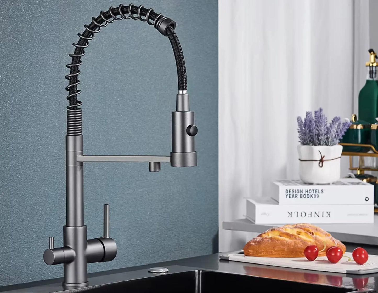 SaniSupreme Keukenkraan Pull - down Bologna gebogen met veer Mat Grijs