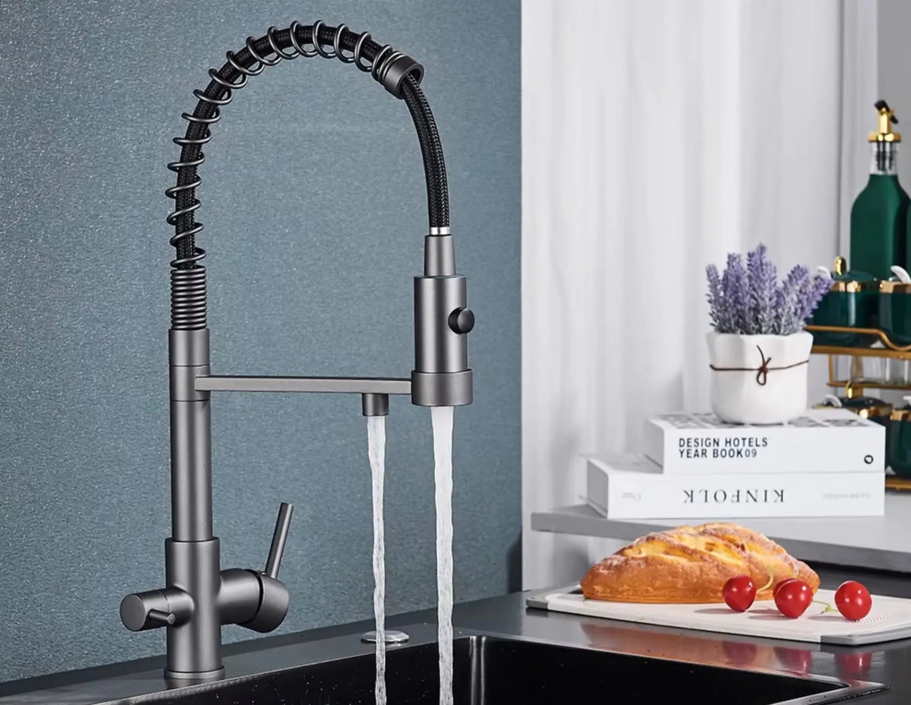 SaniSupreme Keukenkraan Pull - down Bologna gebogen met veer Mat Grijs