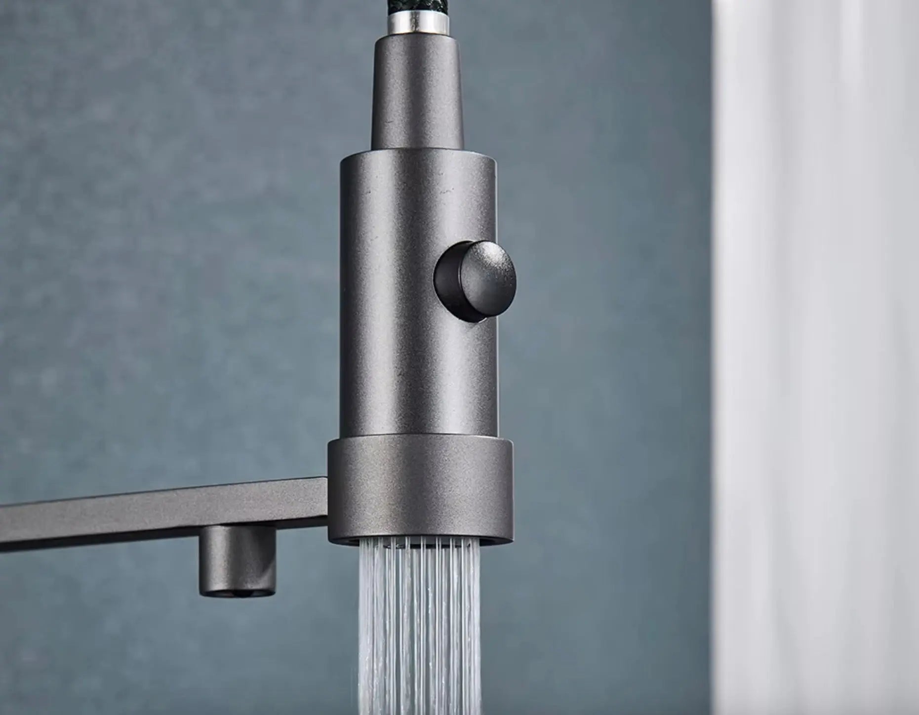 SaniSupreme Keukenkraan Pull - down Bologna gebogen met veer Mat Grijs