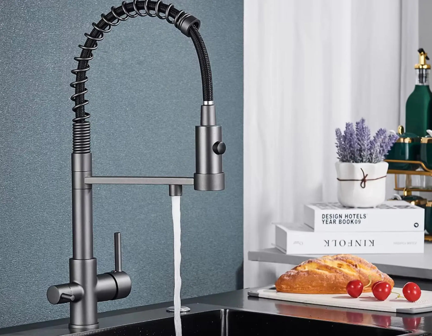 SaniSupreme Keukenkraan Pull - down Bologna gebogen met veer Mat Grijs