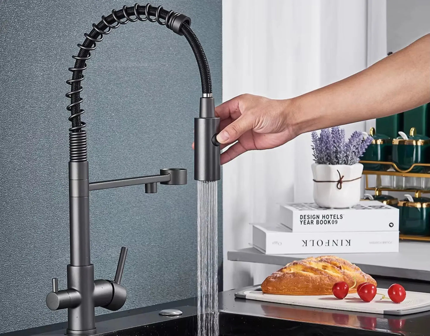 SaniSupreme Keukenkraan Pull - down Bologna gebogen met veer Mat Grijs