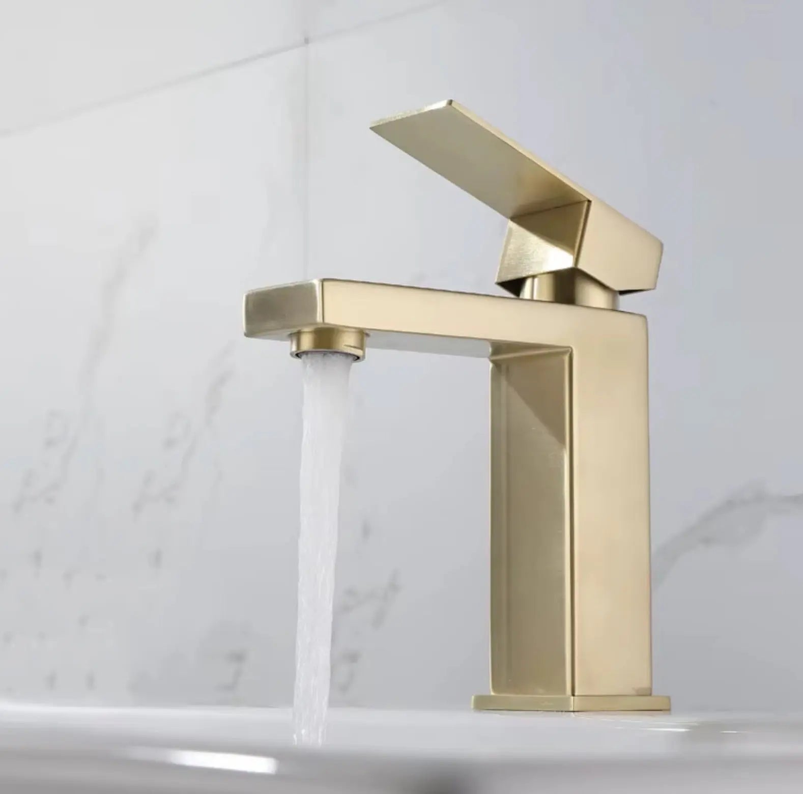SaniSupreme Livorno wastafel kraan opbouw laag model vierkant geborsteld goud