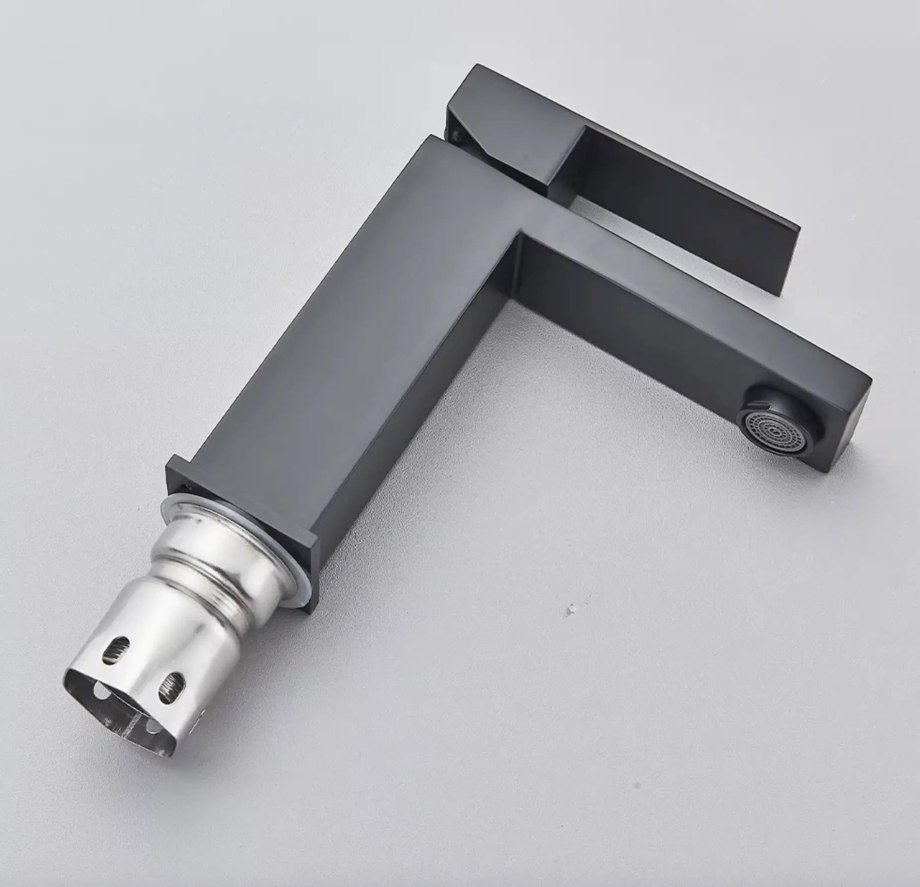 SaniSupreme Livorno wastafel kraan opbouw laag model vierkant mat zwart