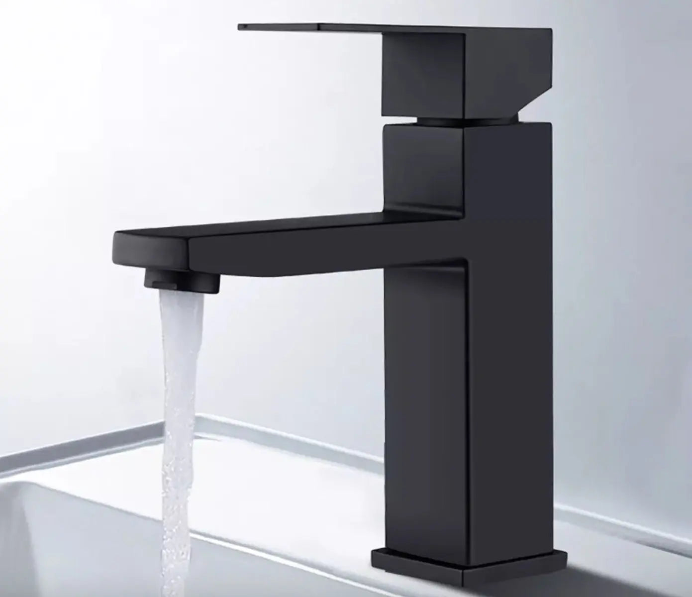 SaniSupreme Luca wastafel kraan opbouw laag model vierkant mat zwart