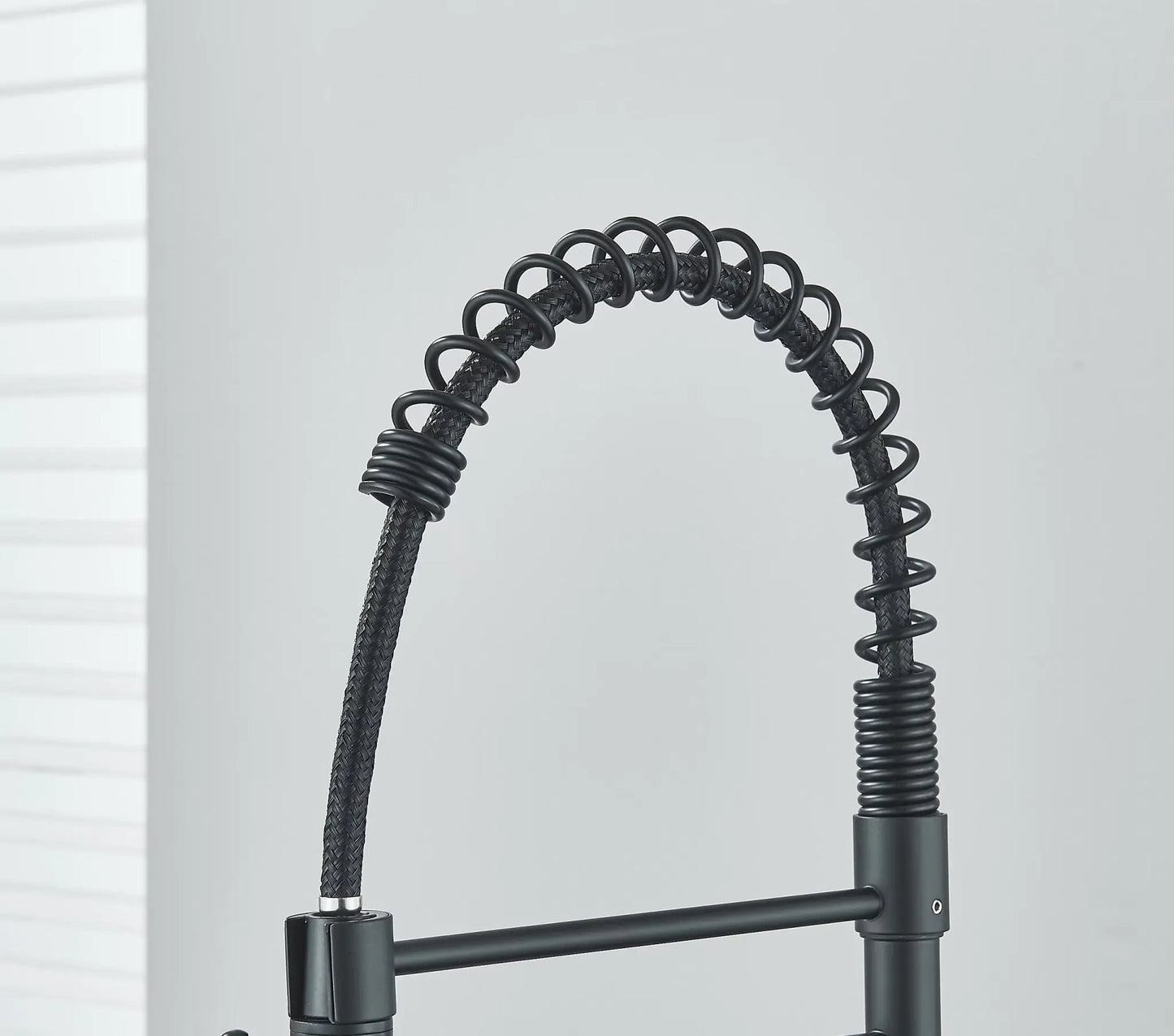 SaniSupreme Milan Keukenkraan met Sproeikop veer en extra uitloop mat zwart