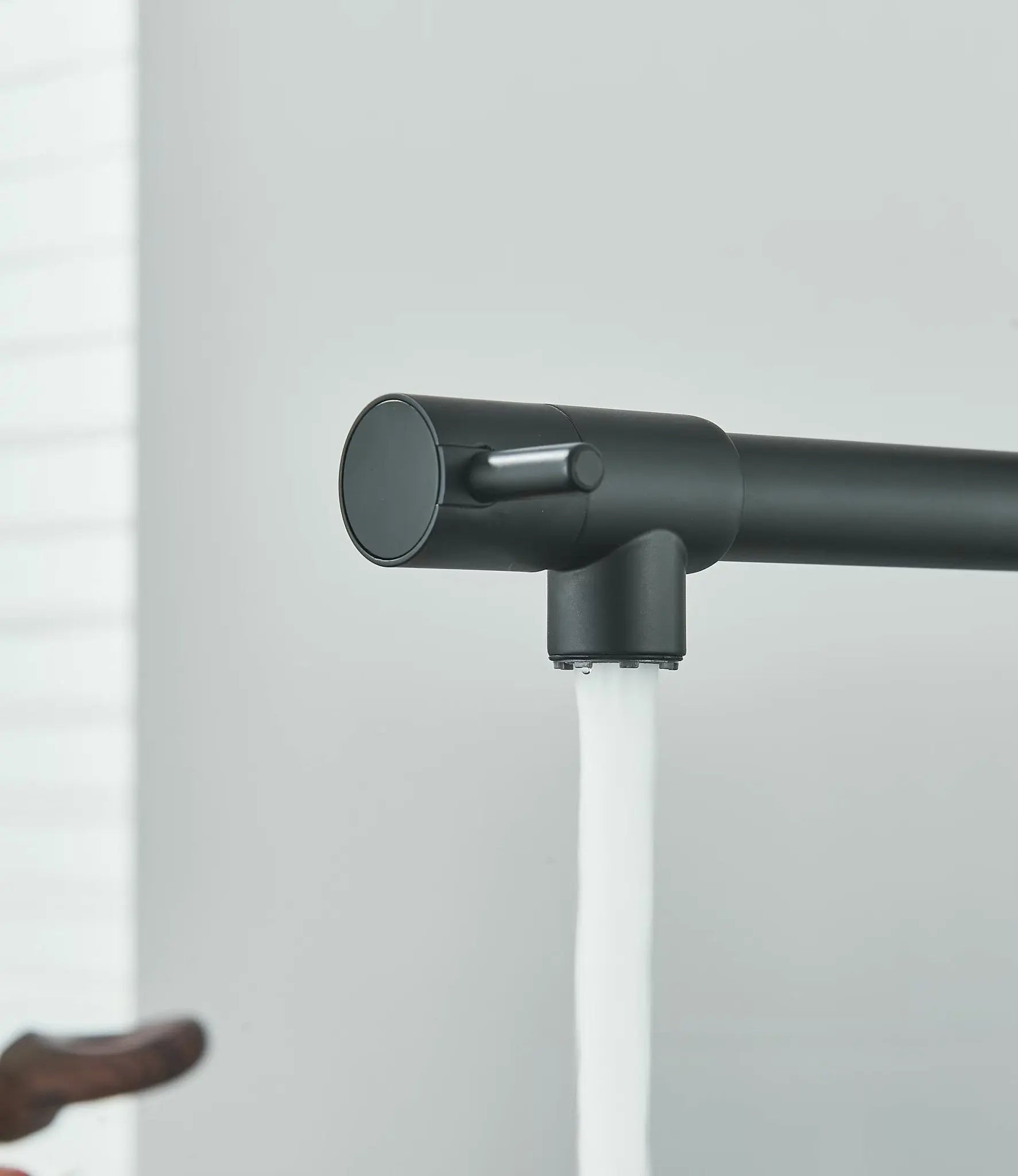 SaniSupreme Milan Keukenkraan met Sproeikop veer en extra uitloop mat zwart