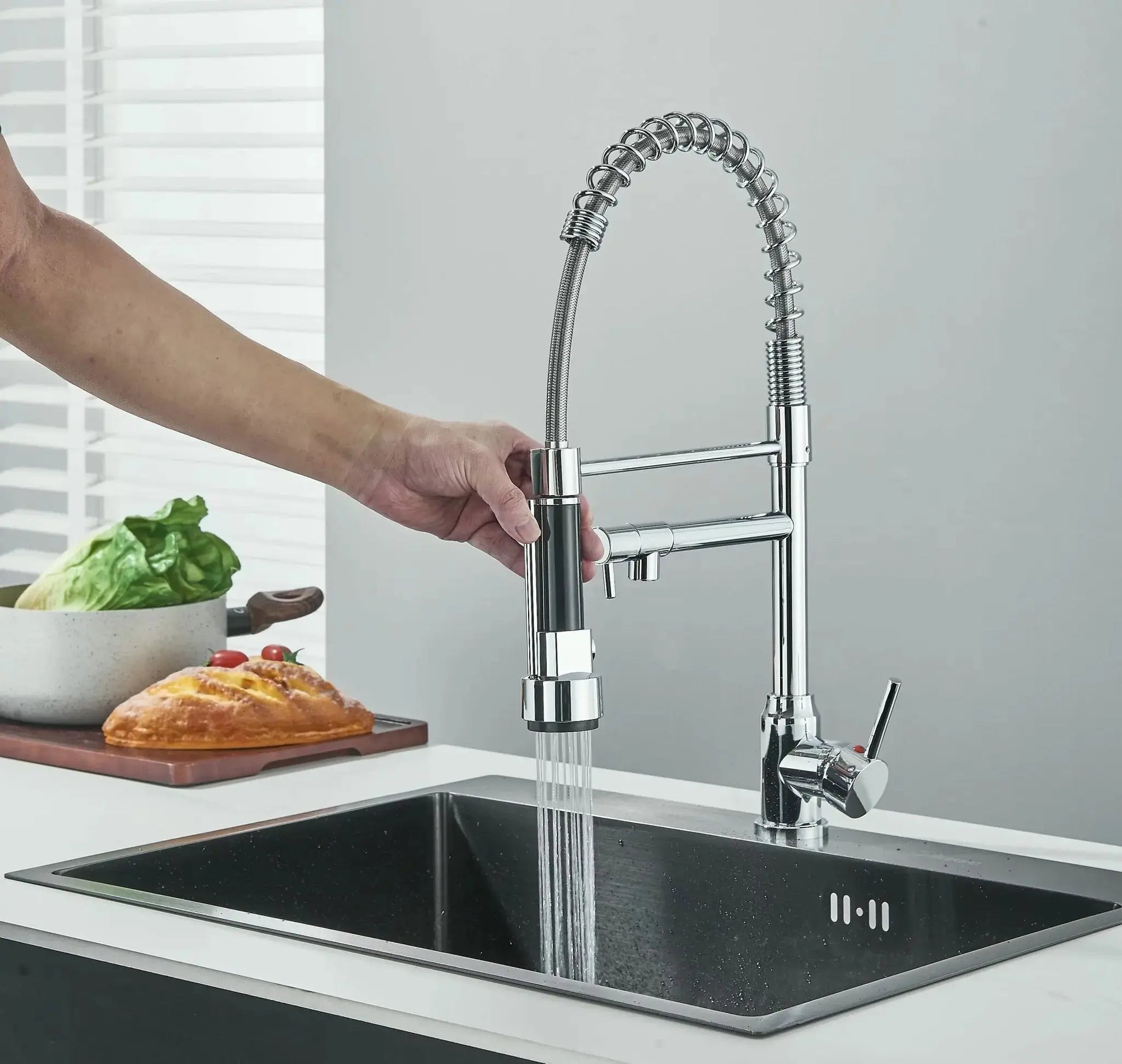 SaniSupreme Milan Pro Keukenkraan met Sproeikop veer en extra uitloop chroom glans